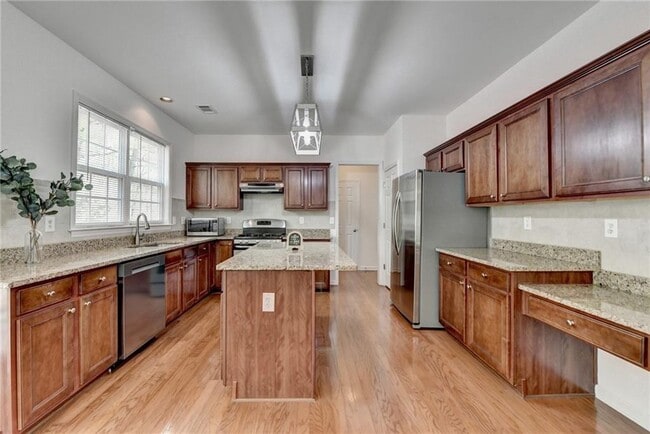 Building Photo - 580 Hammersmith Dr