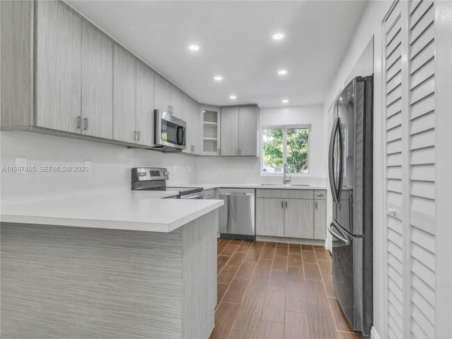 Building Photo - 6505 SW 113th Pl