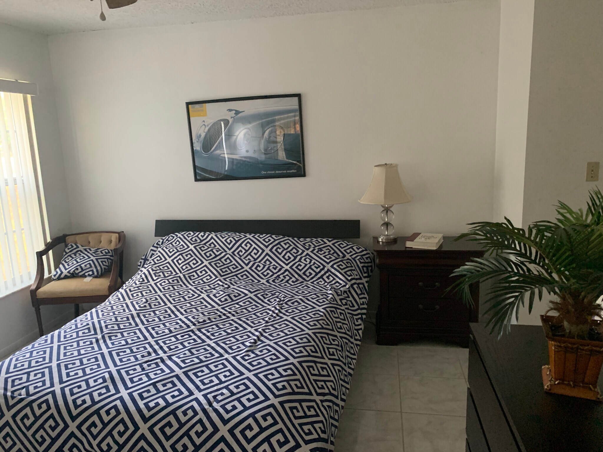 Building Photo - 10773 Lazy Lake Dr