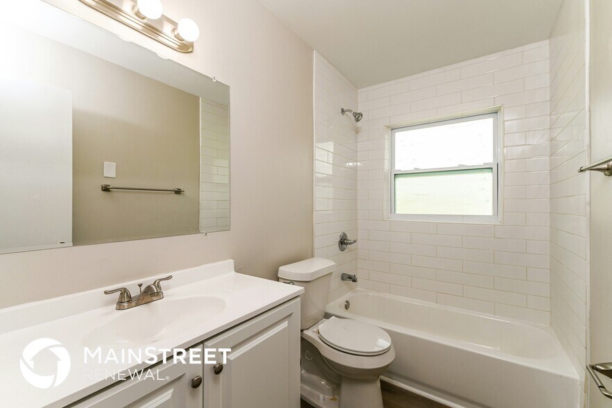 Building Photo - 907 East 3rd Street