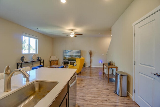Building Photo - NEWER THREE BEDROOM IN ORCHARDS
