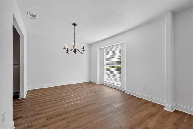 Building Photo - 2808 Woodland Dr