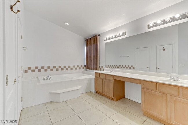 Building Photo - 7215 N Buttons Ridge Dr