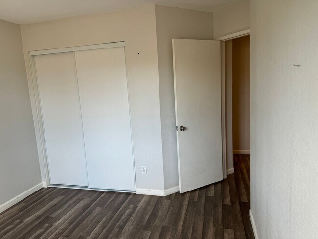 Building Photo - 3215 Glancy Dr