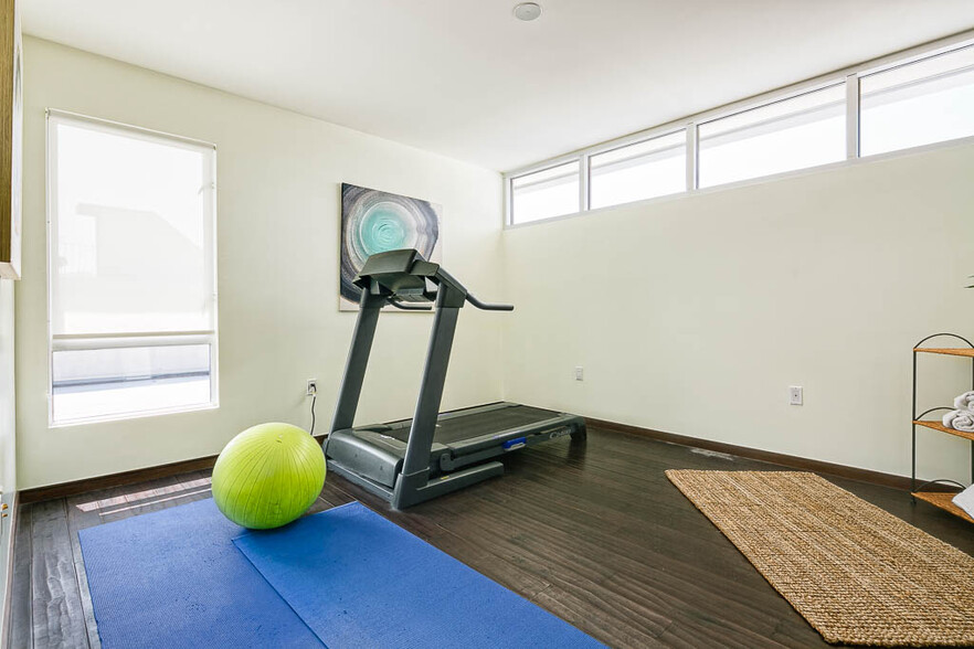 Building Photo - 257 S Hudson Ave