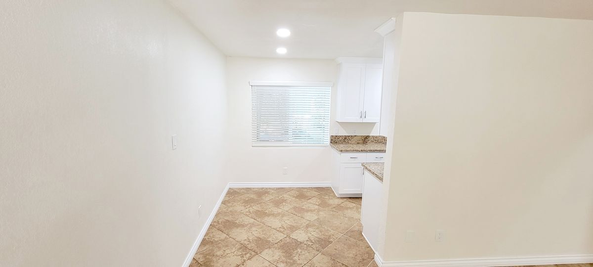 Building Photo - 1028 W F St