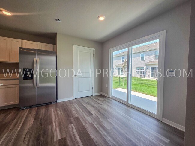 Building Photo - 3595 Pershing Ln