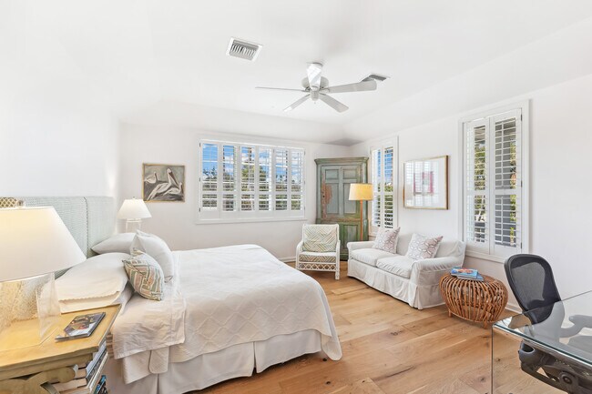 Building Photo - 4040 Loomis Ave