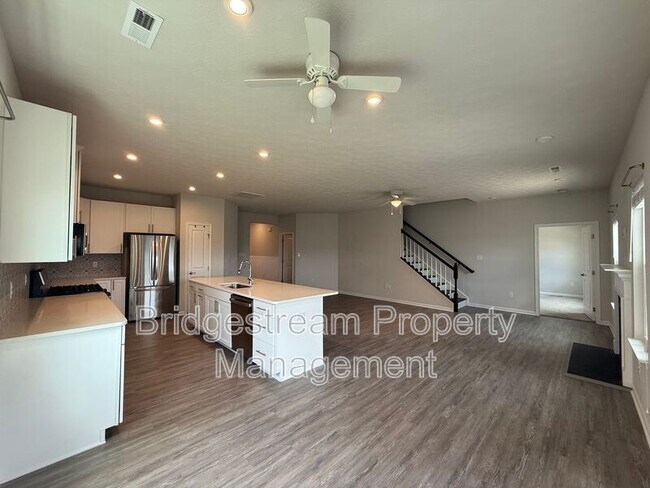 Building Photo - 2194 Schmidt Dr W