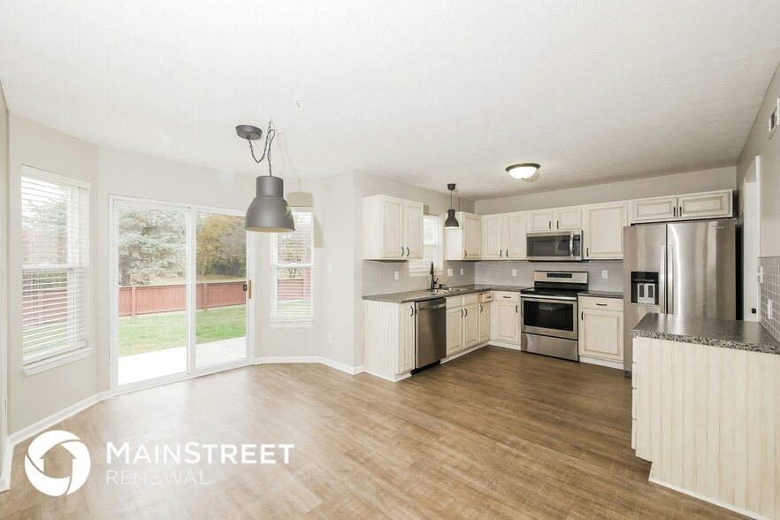 Building Photo - 876 Tulip Ln