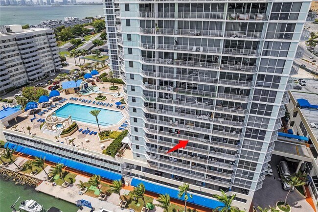 Building Photo - 7601 E Treasure Dr