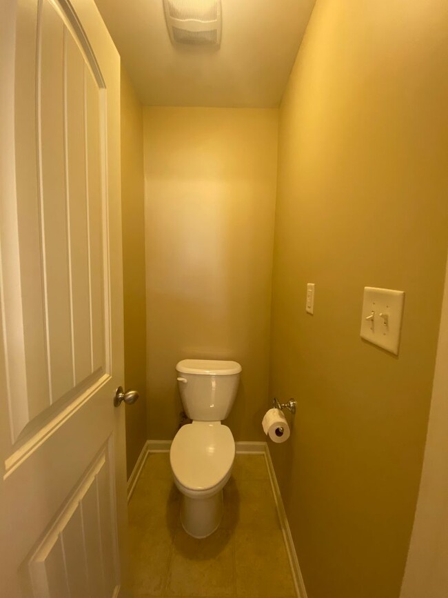 Building Photo - 118 Broomsedge Ln