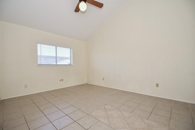 Building Photo - 10110 Shadow Pine Dr