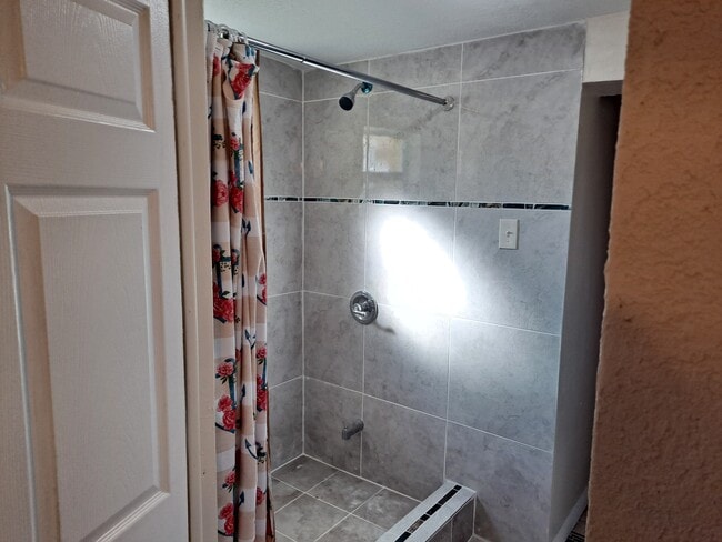 Building Photo - 6600 SW 26th St