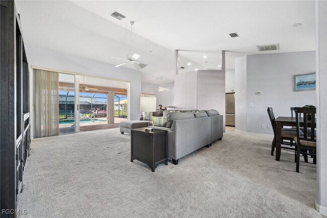 Building Photo - 210 SW 37th Terrace