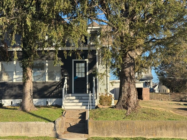 Building Photo - 1016 S Church St