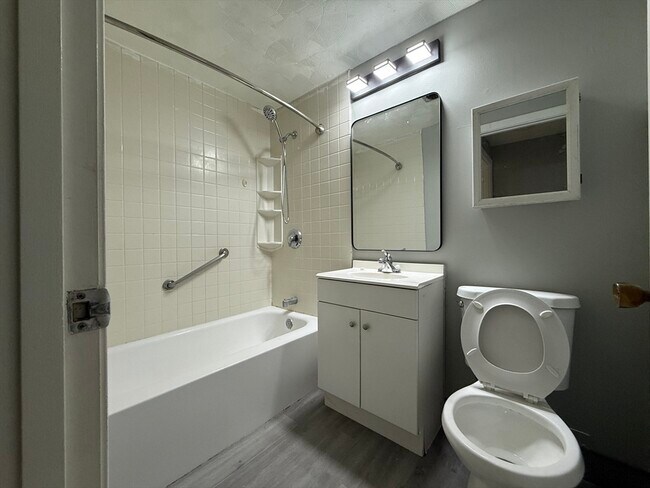 Building Photo - 1186 Worcester Rd