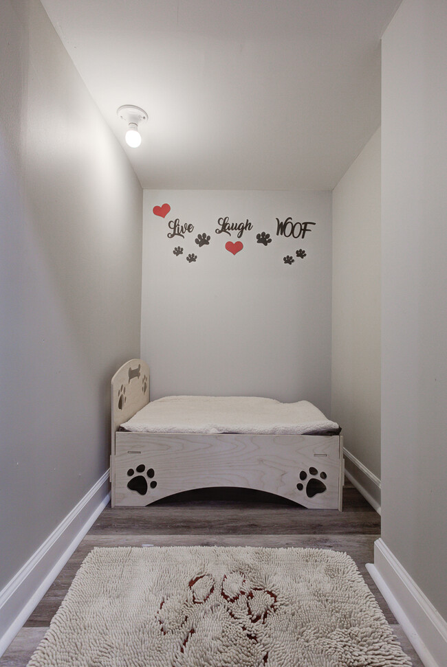 Dog space - 4340 Lake Laurel Dr SE