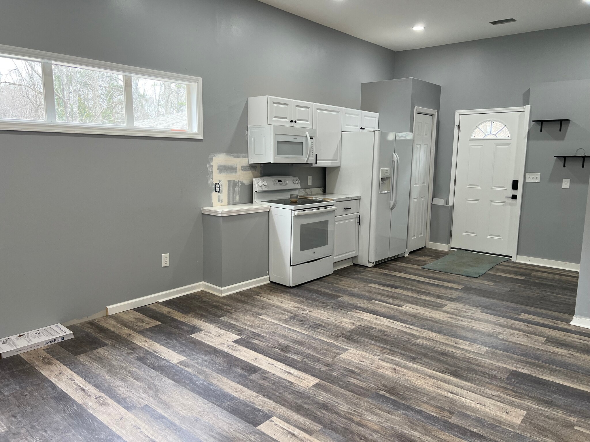 Kitchen/Entry - 3360 Linda Dr