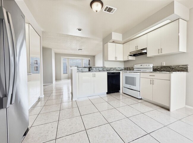 Building Photo - 4 Bedroom Upgraded Home for rent in Bermuda Bay