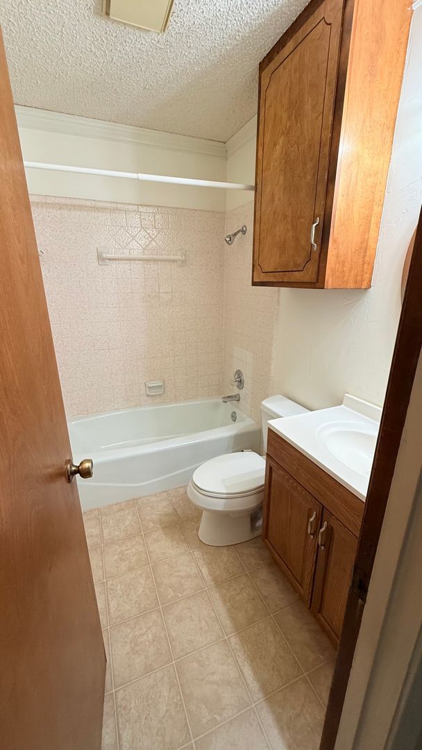 Building Photo - 3 bedroom / 2 bath / 2 car garage - Covered porch with shaded back yard