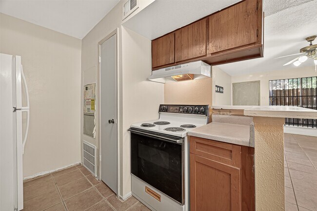 Building Photo - 8201 Richmond Ave.