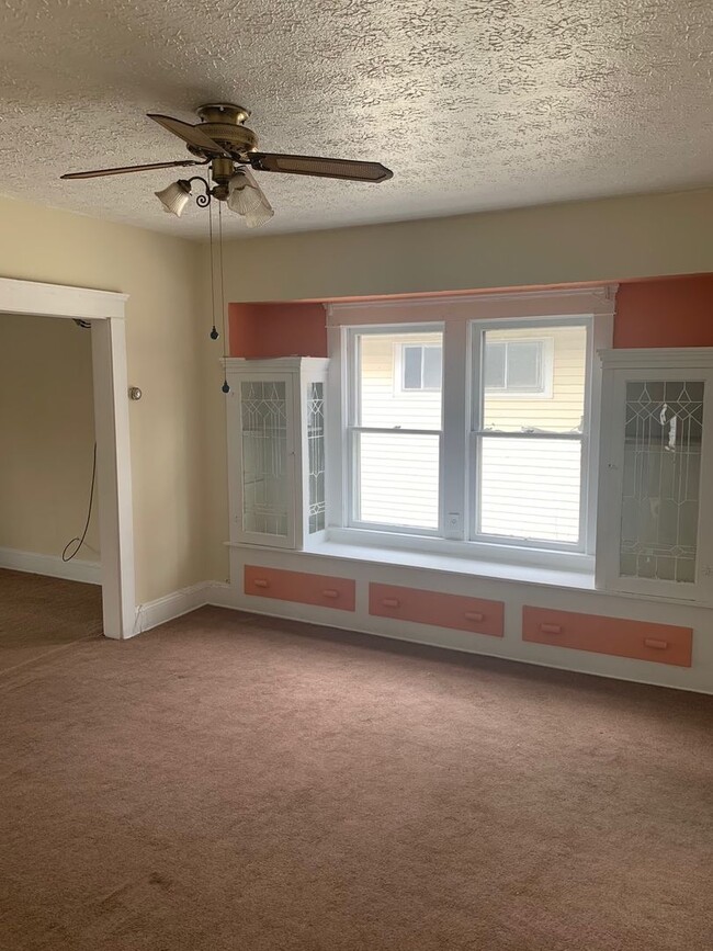 Building Photo - 3395- 3397 W. 100th