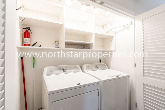 Building Photo - Impeccable Multnomah Village Bungalow