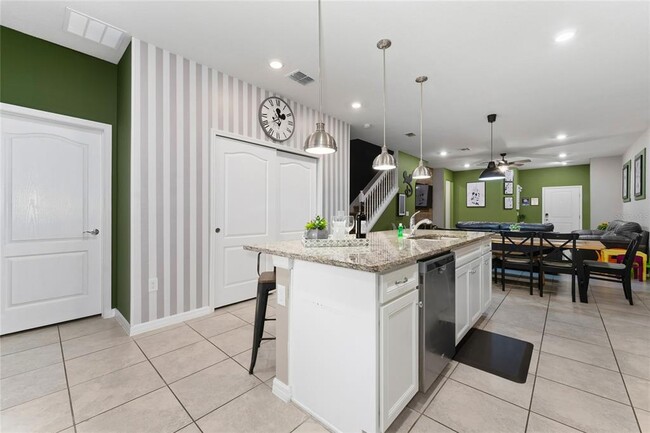 Building Photo - 7336 Oakmoss Loop