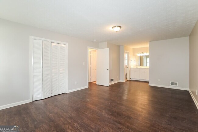 Building Photo - 672 Almand Branch Rd SE