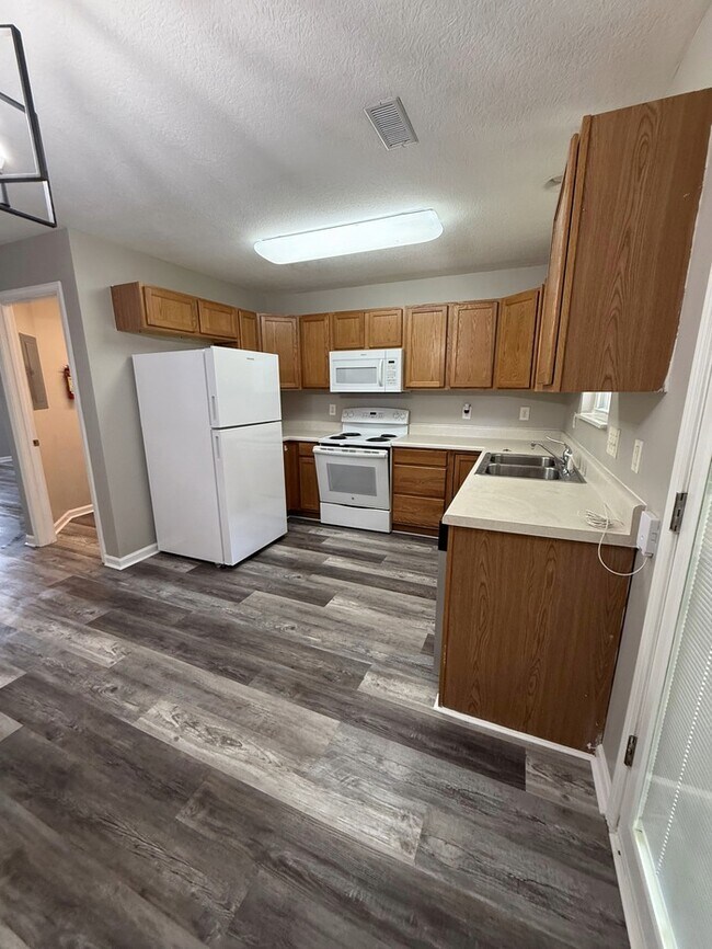 Building Photo - Very Nice Condo in North Knoxville