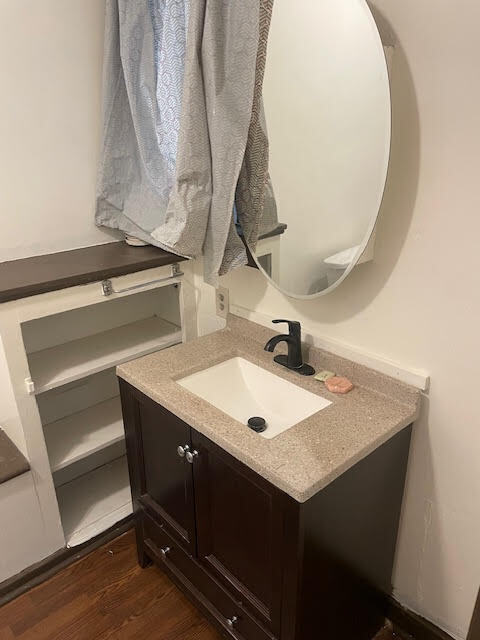 Bathroom 2 - 405 Toledo St