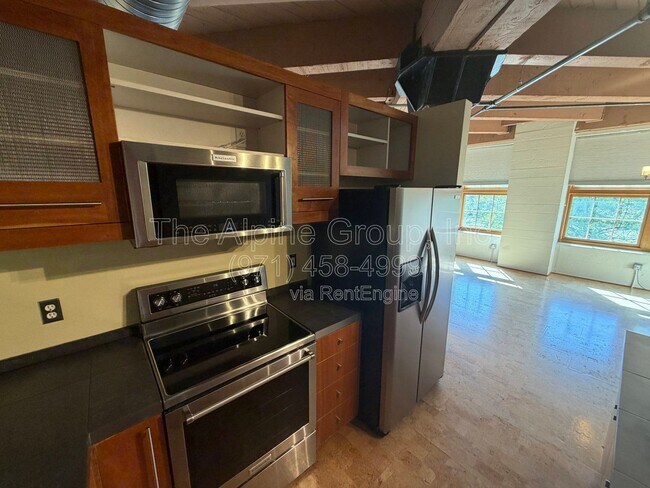 Building Photo - 1420 NW Lovejoy St