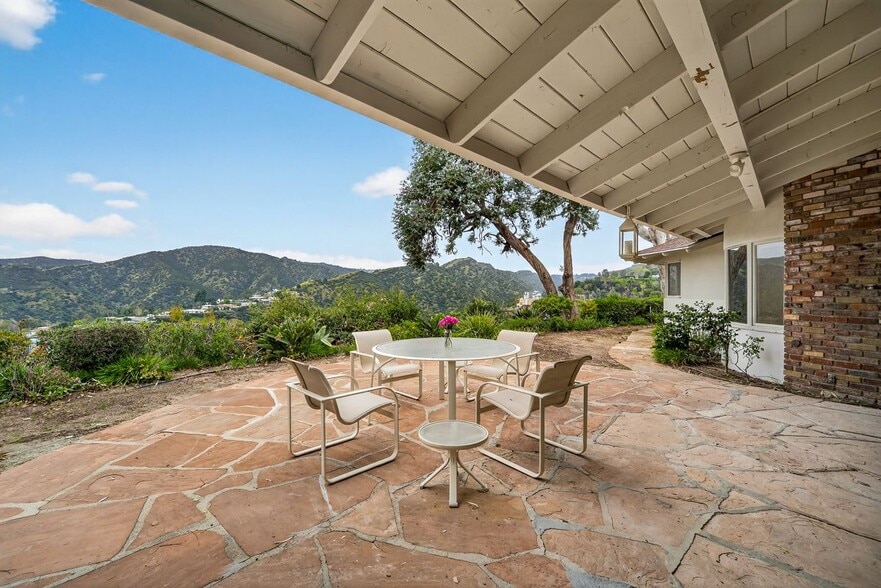 Building Photo - 935 Linda Flora Dr