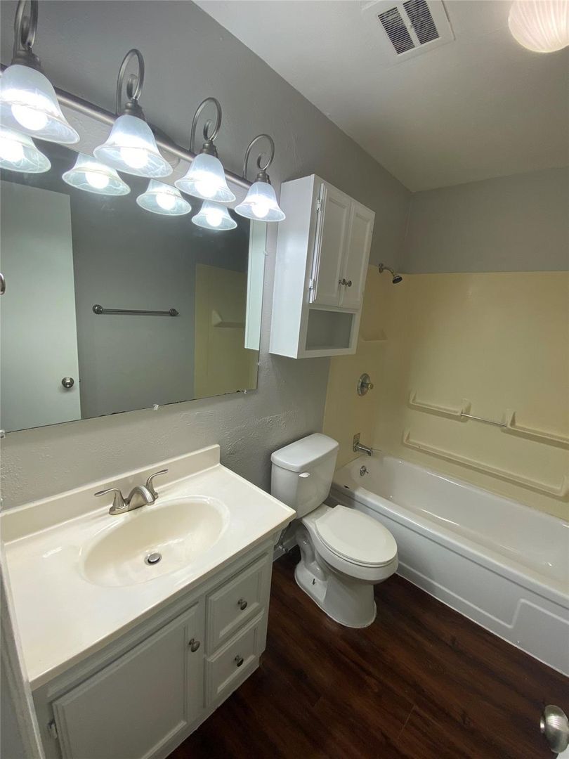 Building Photo - 1102 Laurel Hl Ct