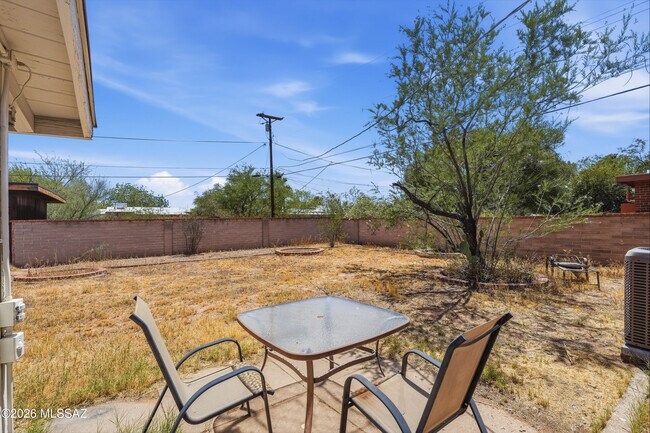 Building Photo - 4026 E Alhambra Pl