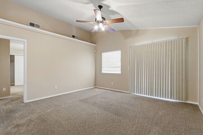 Building Photo - 732 Desert Sage Dr