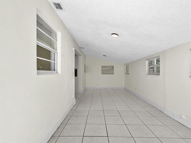 Building Photo - 6661 Meade St