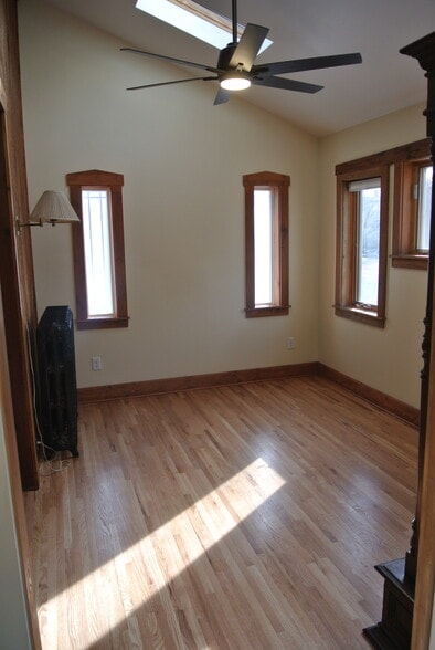 Sunroom - 180 fairview ave s