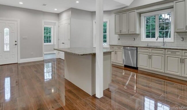 Building Photo - 9 Linda Ln