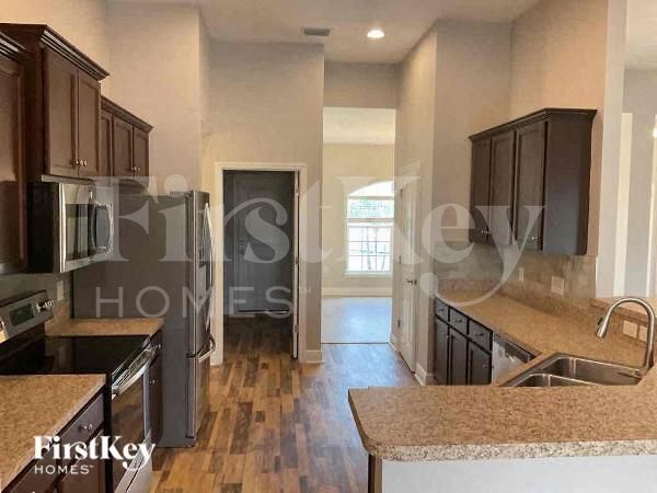 Building Photo - 2602 Beeville Ave