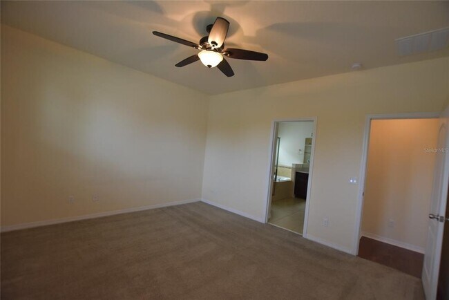 Building Photo - 708 Lake Tarpon Way