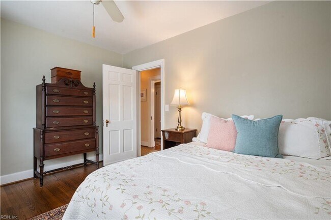 Building Photo - Beautiful Cape Cod in Larchmont