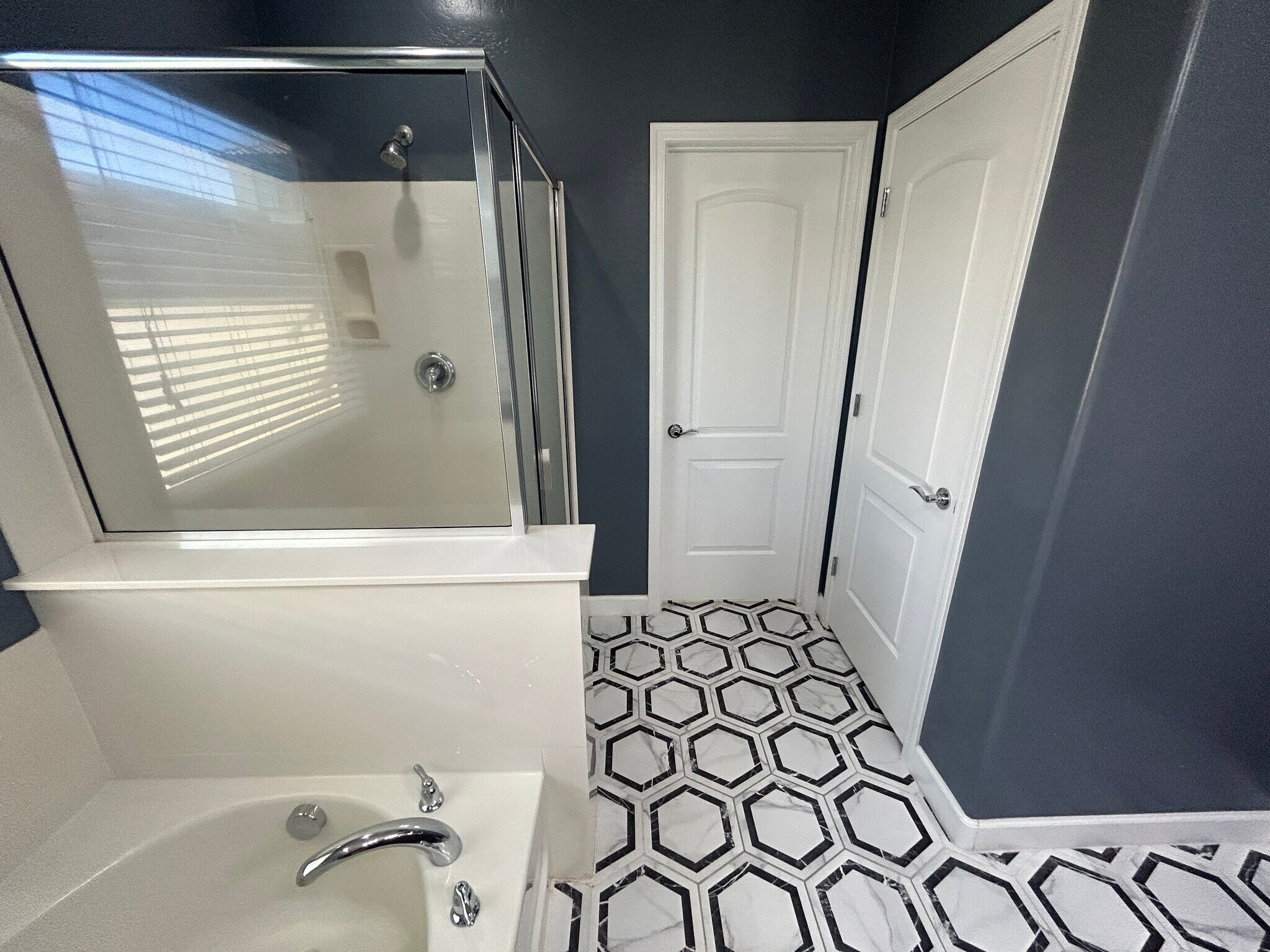 Building Photo - 10765 W Avenida del Rey