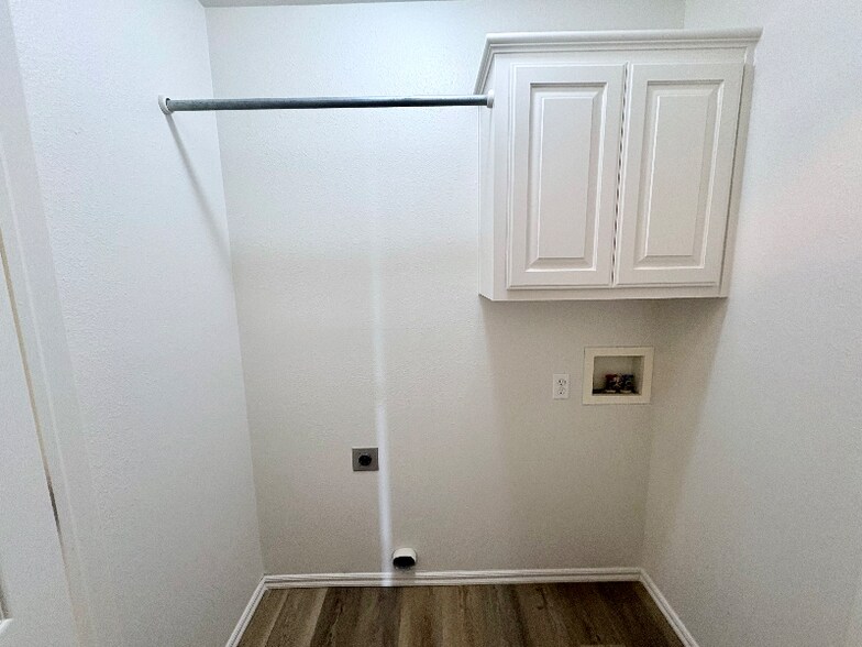 Building Photo - 955 Hamilton Falls