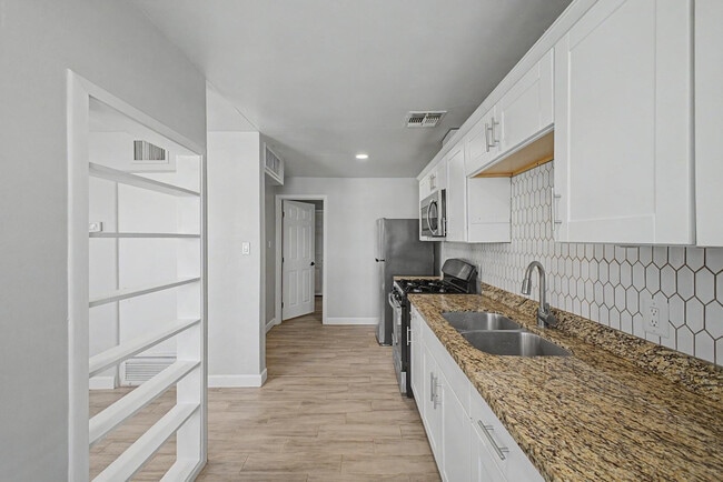 Building Photo - 2534 N 28th St