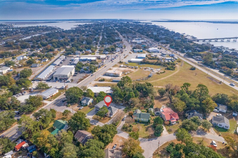 Building Photo - 2703 Homes Dr