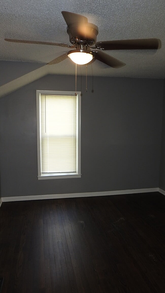 Building Photo - 3bed 2 bath in Indepedence