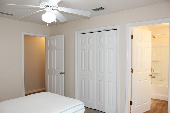 Building Photo - 4434 Gearhart Rd