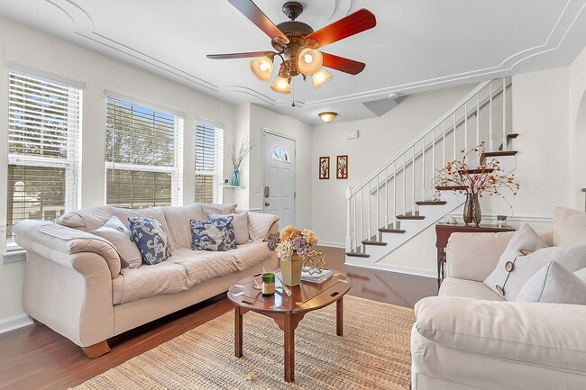 Building Photo - Beautiful 3-Bedroom Home in the Heart of Charleston!
